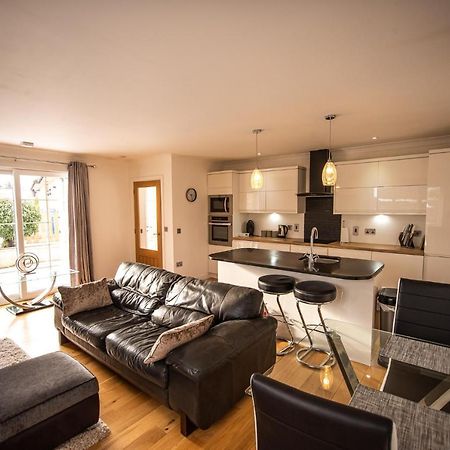 Charming 1Br Cottage With Garden, Spacious Rooms - Part Of Langley Serviced Apartments Several Properties In Wick Wick  Luaran gambar