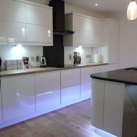 Charming 1Br Cottage With Garden, Spacious Rooms - Part Of Langley Serviced Apartments Several Properties In Wick Wick  Luaran gambar