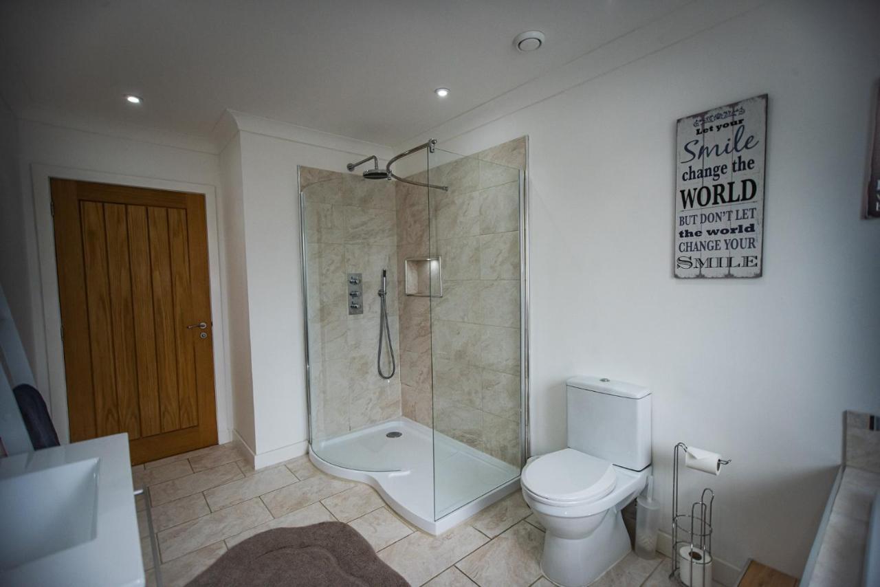 Charming 1Br Cottage With Garden, Spacious Rooms - Part Of Langley Serviced Apartments Several Properties In Wick Wick  Luaran gambar