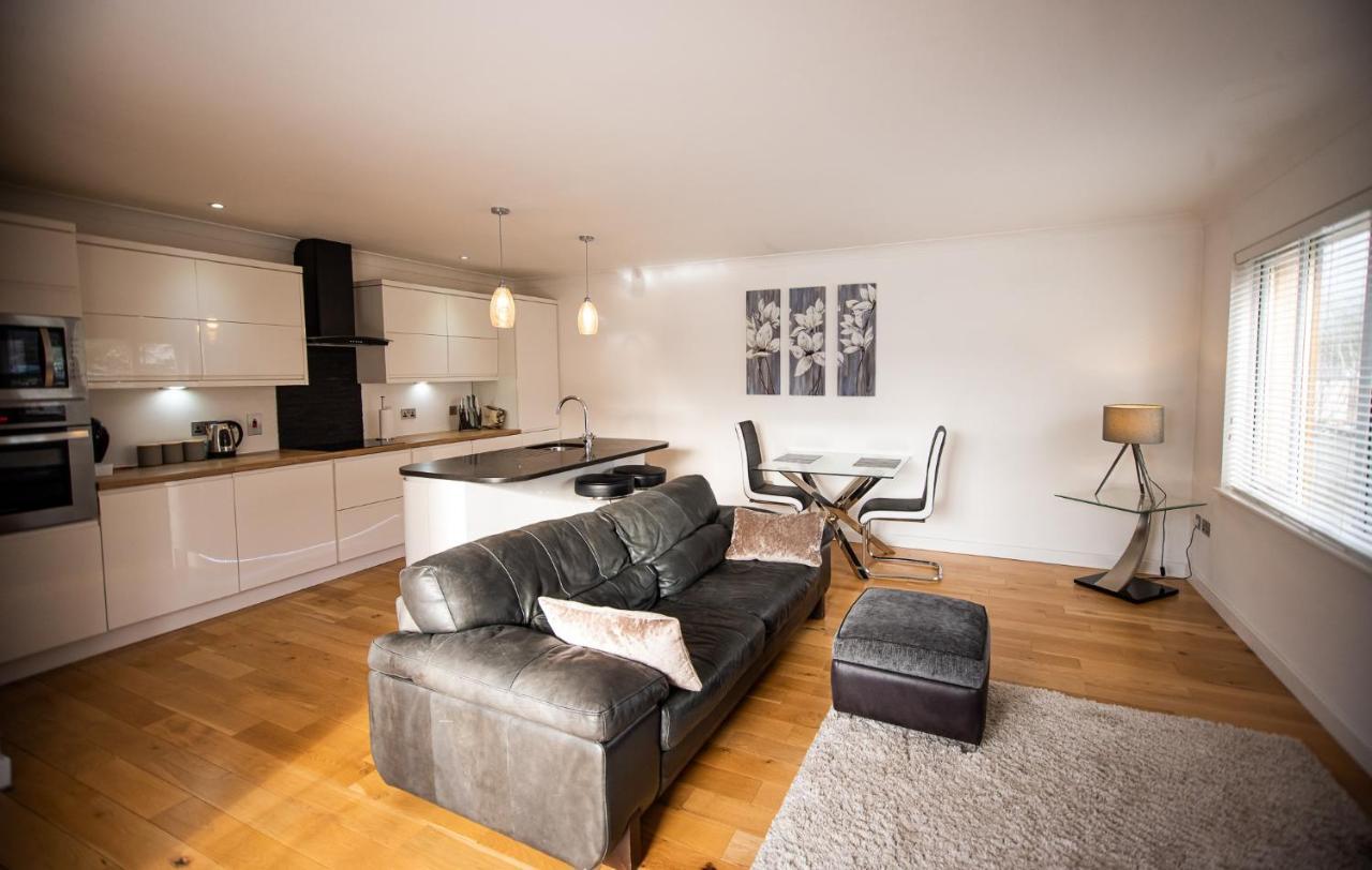 Charming 1Br Cottage With Garden, Spacious Rooms - Part Of Langley Serviced Apartments Several Properties In Wick Wick  Luaran gambar